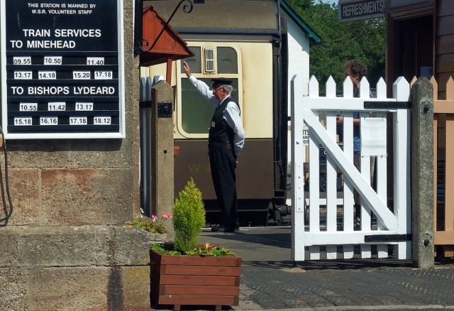 2019.07.31 Eric Clarke gives the 'All Clear' to the Guard to start the Minehead train. © Beverley Zehetmeier.